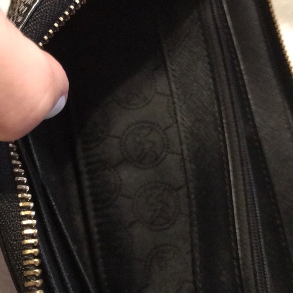 MICHAEL KORS Black Snakeskin Zipper Wallet - Picture 3 of 6